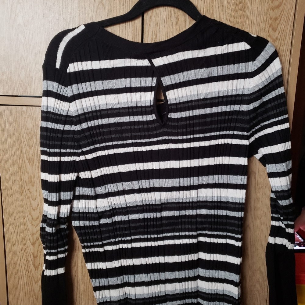 Sweater - Picture 2 of 3
